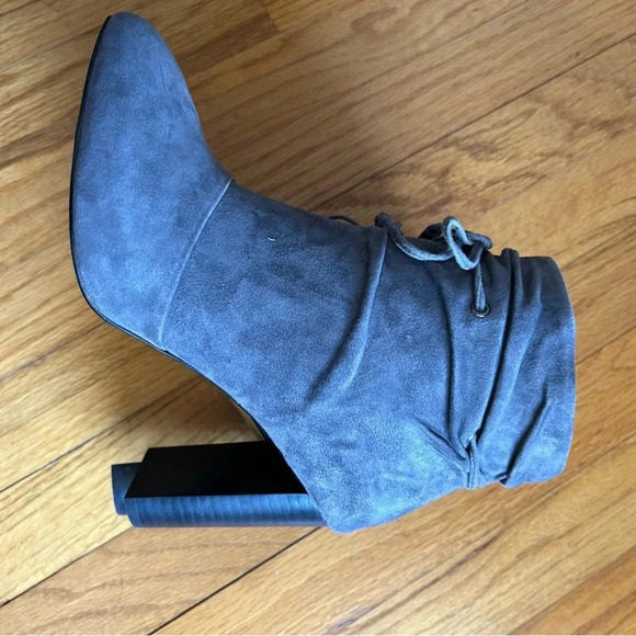 White House Black Market Gray Suede Booties Size 8 - Picture 7 of 8